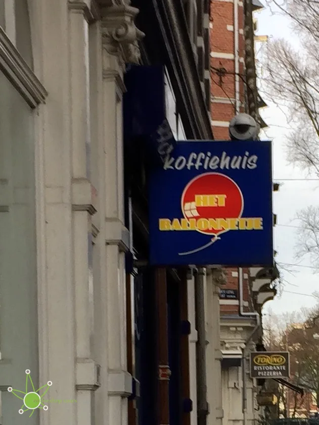 The outside of the Coffeeshop Het Ballonnetje.